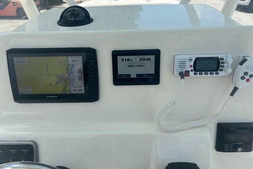 Cobia 220-CENTER-CONSOLE image