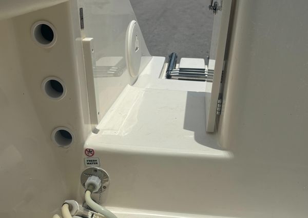 Cobia 220-CENTER-CONSOLE image