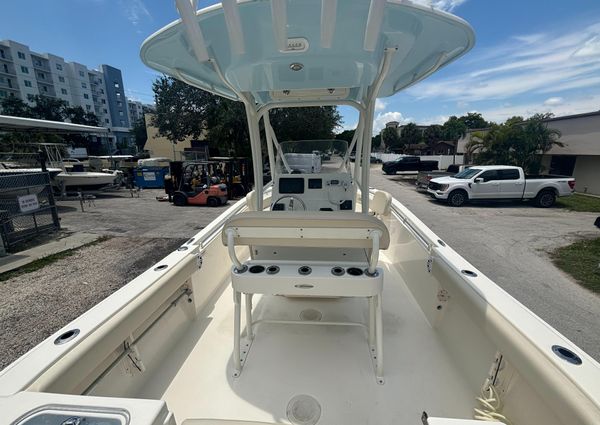 Cobia 220-CENTER-CONSOLE image