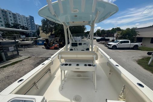 Cobia 220-CENTER-CONSOLE image