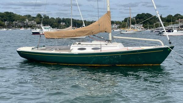 Alerion Express 28