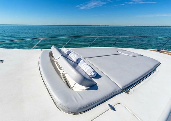 Azimut 86S image