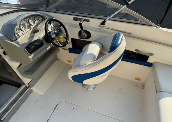 Bayliner 212 image