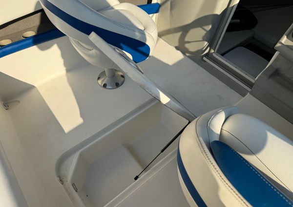 Bayliner 212 image