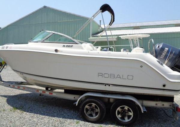 Robalo R227-DUAL-CONSOLE image