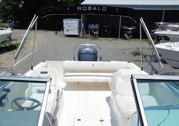 Robalo R227-DUAL-CONSOLE image