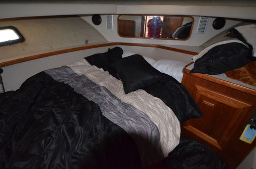 Carver 4207-AFT-CABIN-MOTORYACHT image