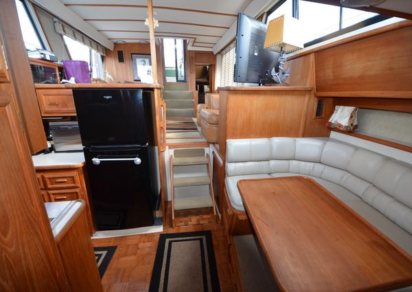 Carver 4207-AFT-CABIN-MOTORYACHT image