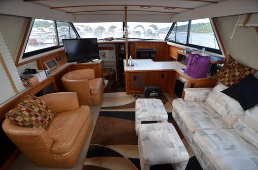 Carver 4207-AFT-CABIN-MOTORYACHT image