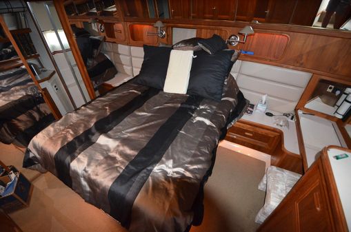 Carver 4207-AFT-CABIN-MOTORYACHT image