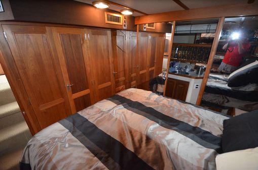 Carver 4207-AFT-CABIN-MOTORYACHT image