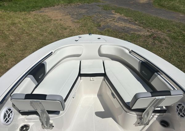 Robalo R200-CENTER-CONSOLE image