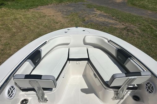 Robalo R200-CENTER-CONSOLE image