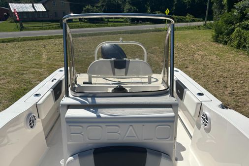 Robalo R200-CENTER-CONSOLE image