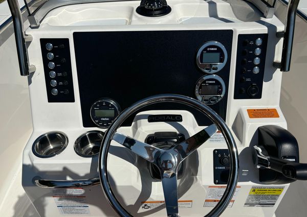 Robalo R200-CENTER-CONSOLE image