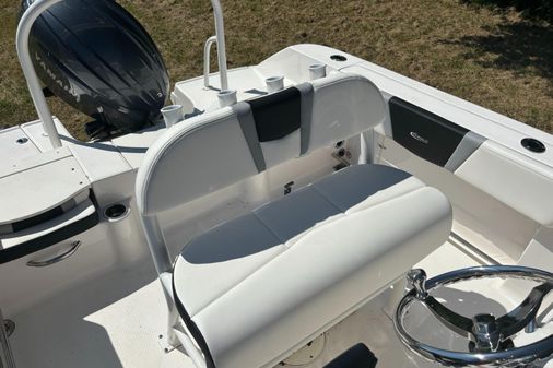 Robalo R200-CENTER-CONSOLE image