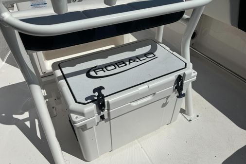 Robalo R200-CENTER-CONSOLE image