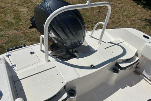 Robalo R200-CENTER-CONSOLE image