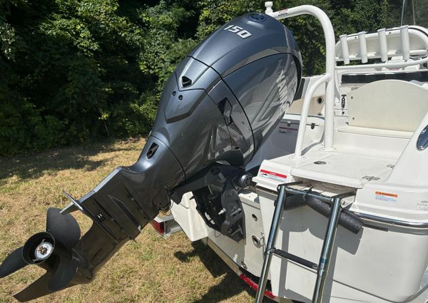 Robalo R200-CENTER-CONSOLE image