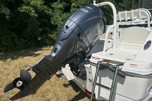 Robalo R200-CENTER-CONSOLE image