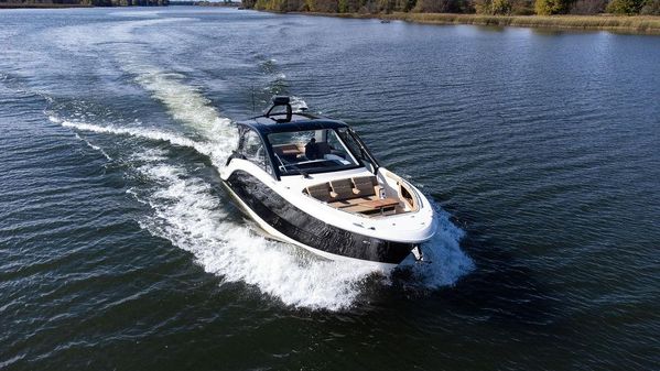 Sea Ray Sundancer 370 OB image