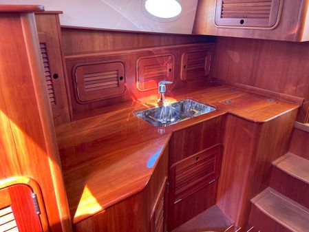 Hinckley Talaria 40 image