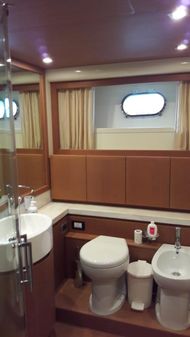 Ferretti Yachts 780 image