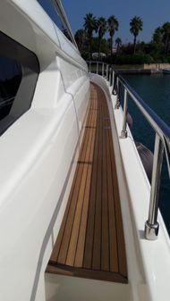 Ferretti Yachts 780 image