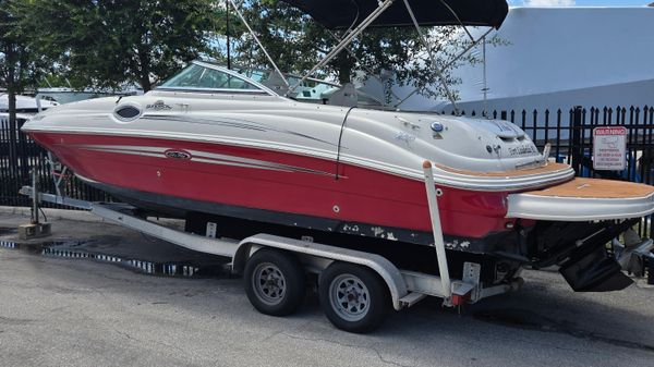 Sea Ray 240 Sundeck 