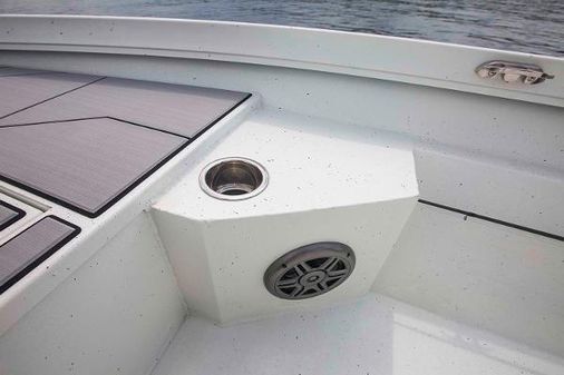 Crestliner 1800-BAY image