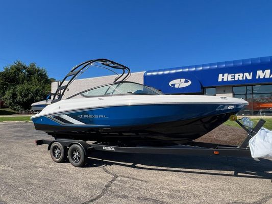 Regal 2000 ES Bowrider - main image