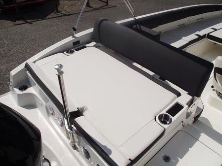 Bayliner DX2000 image