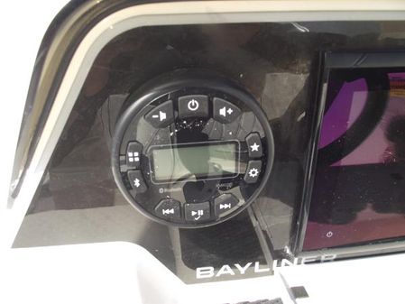 Bayliner DX2000 image