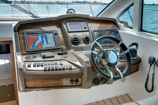 Cruisers Yachts 45 Cantius image