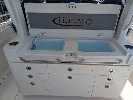 Robalo R360 image