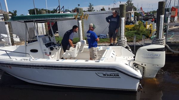 Boston Whaler 23 Outrage