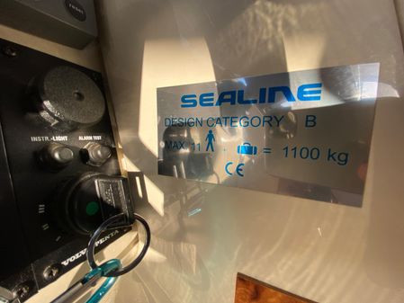 Sealine F37 image