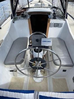 Hunter 36 image