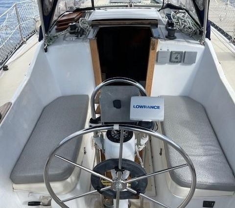 Hunter 36 image