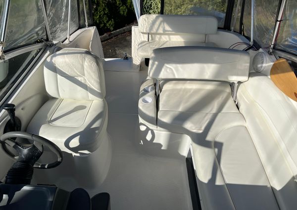 Bayliner 245 Cruiser image