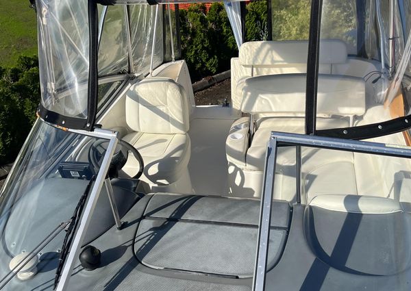 Bayliner 245 Cruiser image