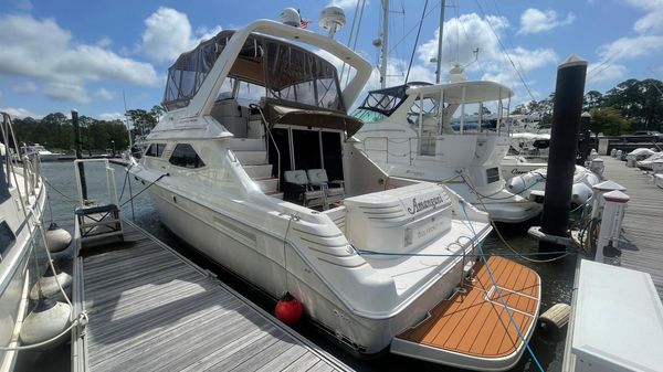 Sea Ray 440 Express Bridge