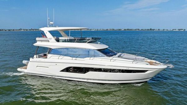 Prestige 630 Flybridge 