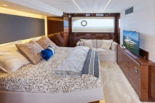 Prestige 630 Flybridge image