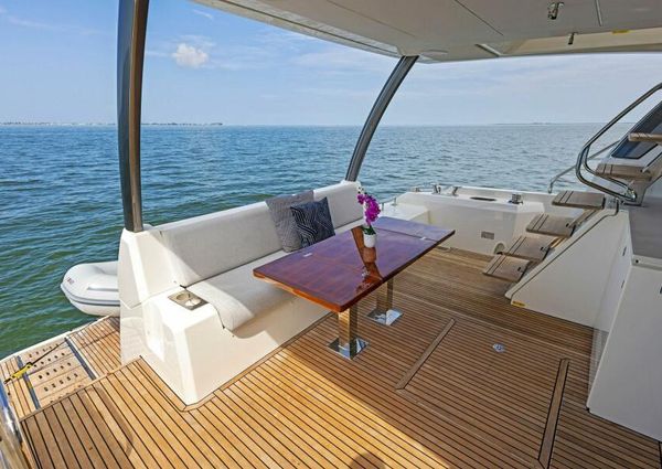 Prestige 630 Flybridge image