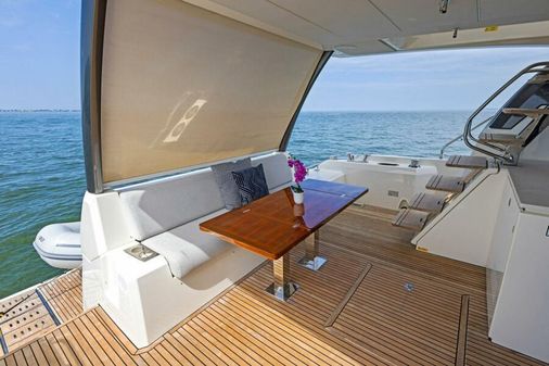 Prestige 630 Flybridge image