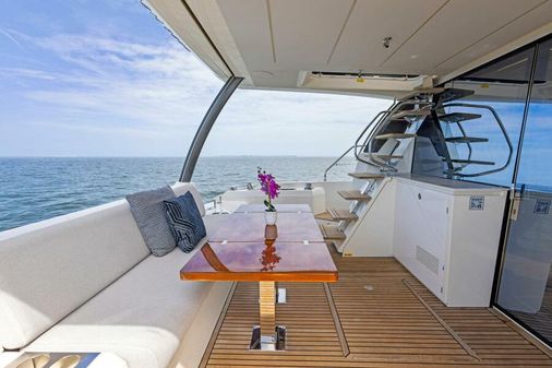 Prestige 630 Flybridge image