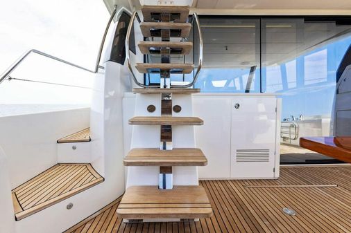 Prestige 630 Flybridge image