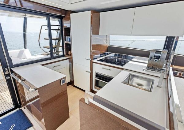 Prestige 630 Flybridge image