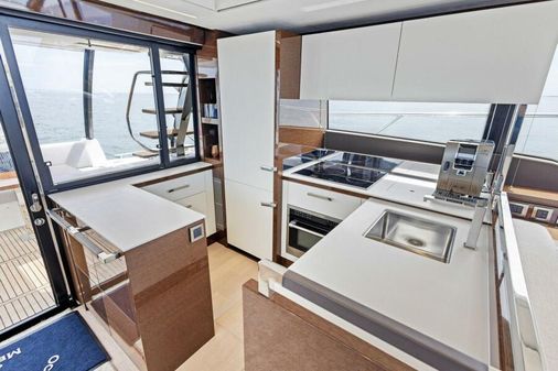 Prestige 630 Flybridge image